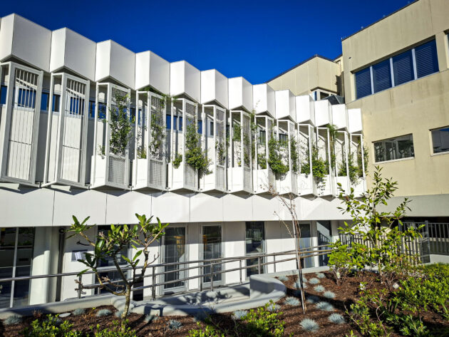 Fytogreen installed custom fire‑compliant aluminium louvre planter boxes to create a green façade at Mater Hospital, delivering resilient vertical greenery across the building exterior.